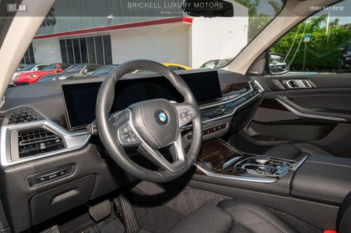2025 BMW X7 xDrive40i