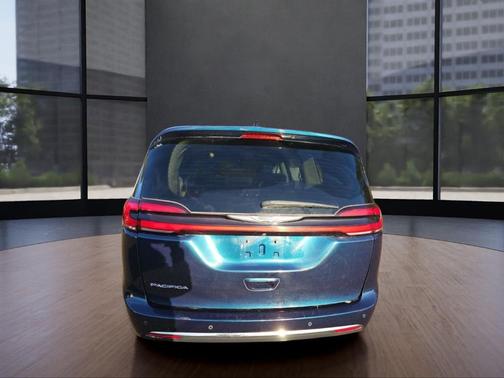 2023 Chrysler Pacifica Touring-L
