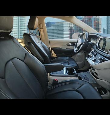 2023 Chrysler Pacifica Touring-L