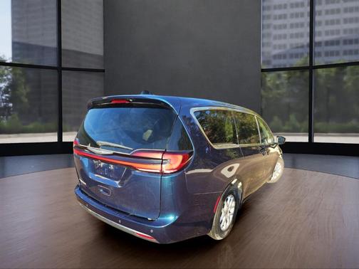 2023 Chrysler Pacifica Touring-L