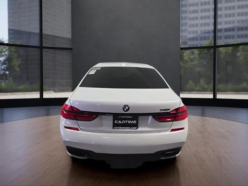 2019 BMW 740 i