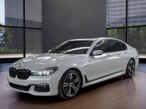 2019 BMW 740 i