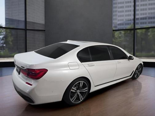 2019 BMW 740 i