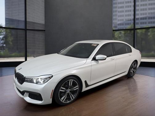 2019 BMW 740 i