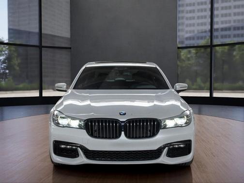 2019 BMW 740 i