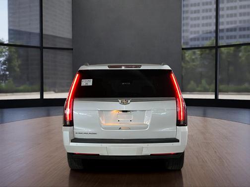 2017 Cadillac Escalade Luxury