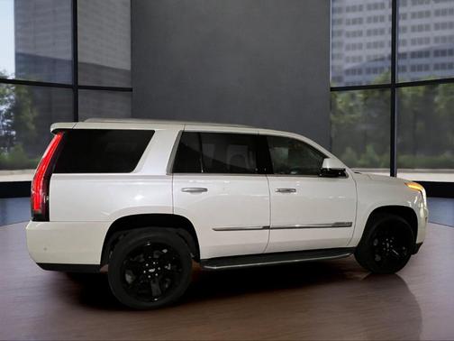 2017 Cadillac Escalade Luxury