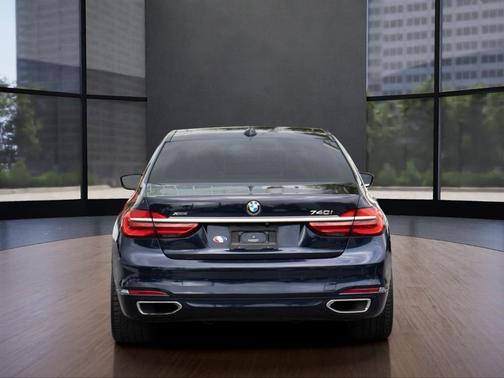 2016 BMW 740 i