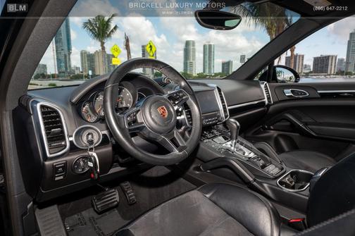 2018 Porsche Cayenne Platinum Edition