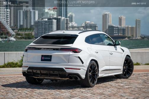 White 2022 Lamborghini Urus Base