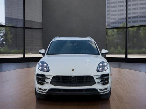2017 Porsche Macan Turbo