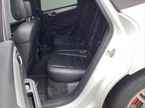 2017 Porsche Macan Turbo