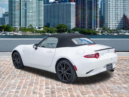 Snowflake White Pearl Mica 2026 Mazda MX-5 Miata GRAND TOURING