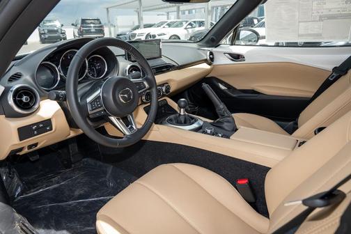 Snowflake White Pearl Mica 2026 Mazda MX-5 Miata GRAND TOURING