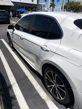 Super White 2019 Toyota Camry SE
