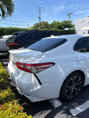 Super White 2019 Toyota Camry SE
