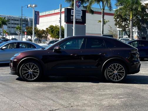 2025 Porsche Macan 4