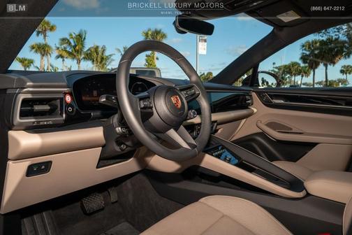 2025 Porsche Macan 4