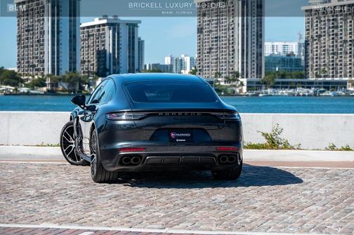 2023 Porsche Panamera Platinum Edition