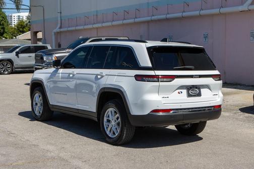 2023 Jeep Grand Cherokee Laredo