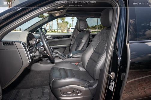 2022 Porsche Cayenne Base