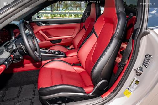 2025 Porsche 911 Carrera