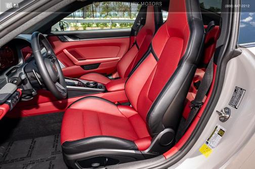 2025 Porsche 911 Carrera