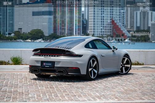 2025 Porsche 911 Carrera