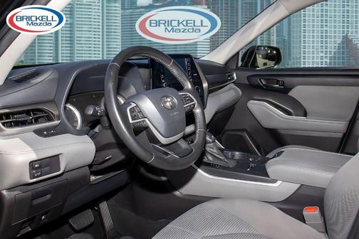 2022 Toyota Highlander LE