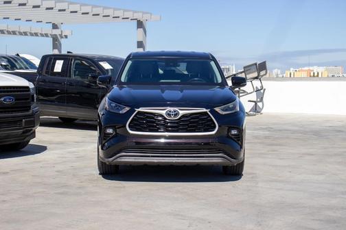 2022 Toyota Highlander LE
