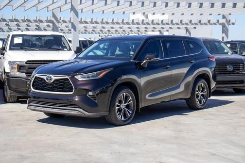 2022 Toyota Highlander LE