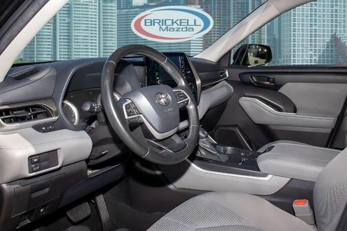 2022 Toyota Highlander LE