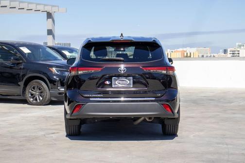 2022 Toyota Highlander LE