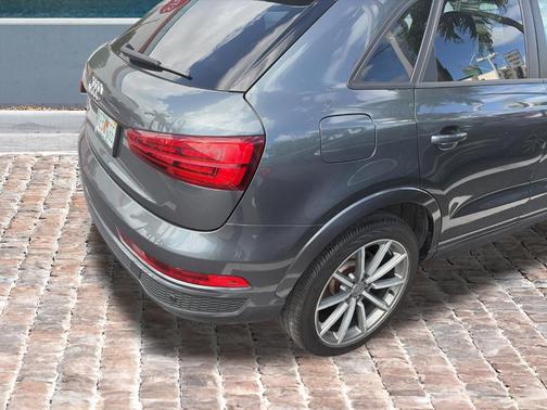 Daytona Gray Pearl Effect 2018 Audi Q3 2.0T Sport Premium