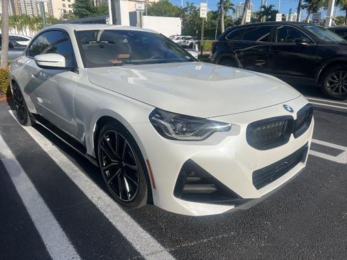 Mineral White Metallic 2024 BMW 230 i
