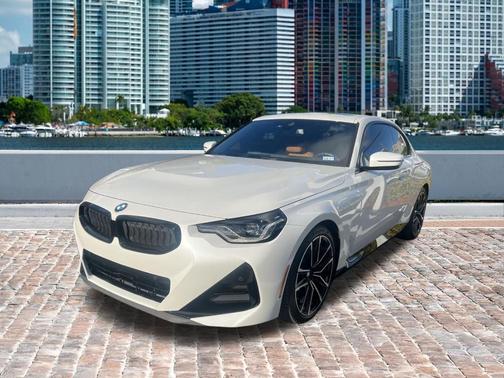 Mineral White Metallic 2024 BMW 230 i