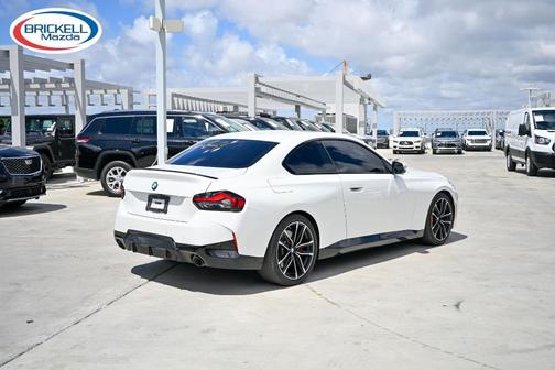 Mineral White Metallic 2024 BMW 230 i
