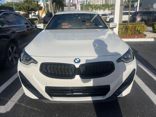 Mineral White Metallic 2024 BMW 230 i