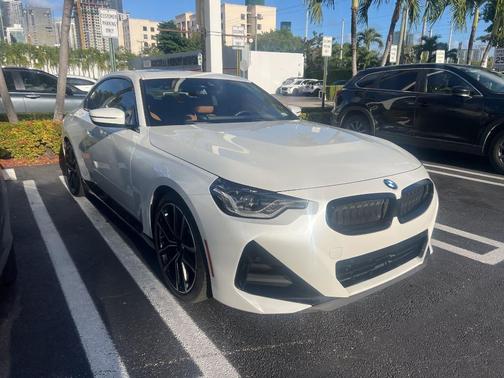 Mineral White Metallic 2024 BMW 230 i