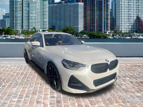 Mineral White Metallic 2024 BMW 230 i