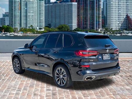 2023 BMW X5 M50i