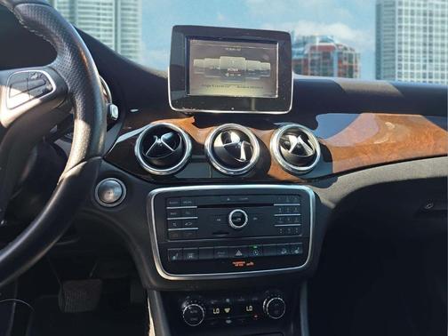 2017 Mercedes-Benz GLA 250 Base 4MATIC