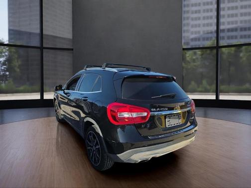 2017 Mercedes-Benz GLA 250 Base 4MATIC