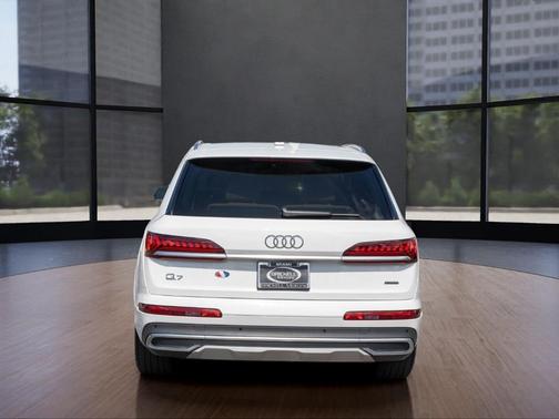 2021 Audi Q7 45 Premium Plus