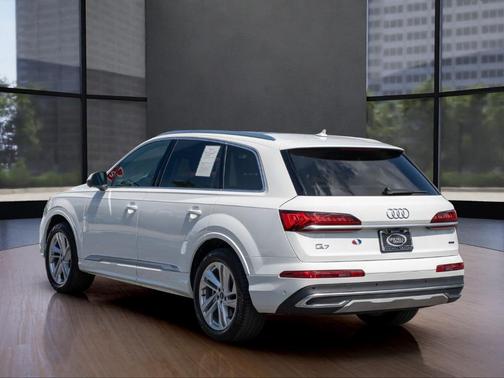 2021 Audi Q7 45 Premium Plus