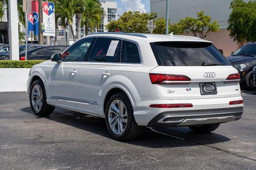 2021 Audi Q7 45 Premium Plus