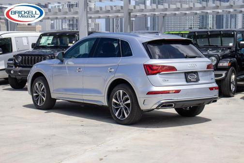 Florett Silver Metallic 2023 Audi Q5 45 S line quattro Premium