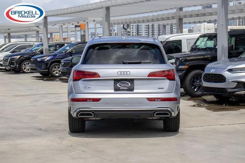 Florett Silver Metallic 2023 Audi Q5 45 S line quattro Premium
