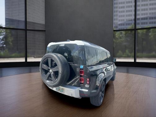 2021 Land Rover Defender 110 SE