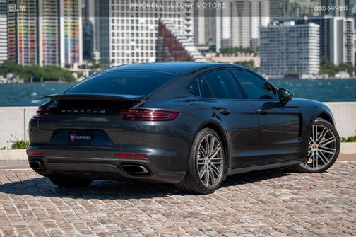 2018 Porsche Panamera Base